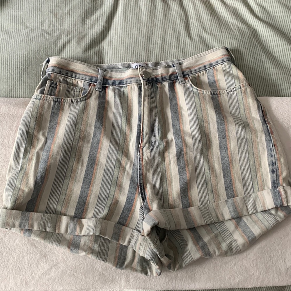 BDG High-Waisted Mom Short
